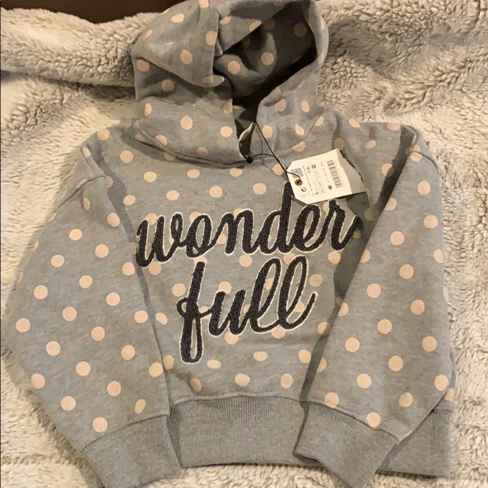 Sweatshirt with polka dots